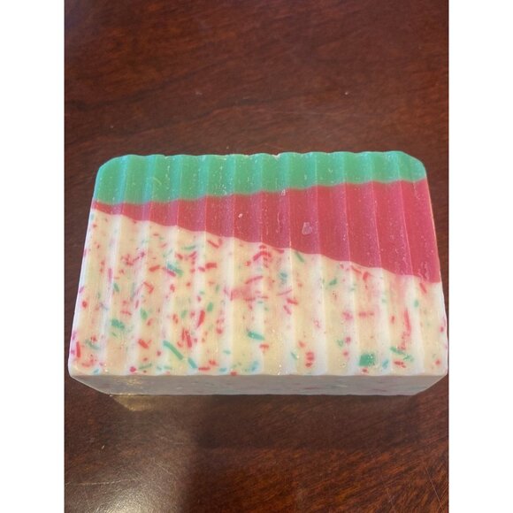 Buff City Christmas Holiday “Mistletoe Magic” New 5.5 Oz Bar Soap - Picture 4 of 5